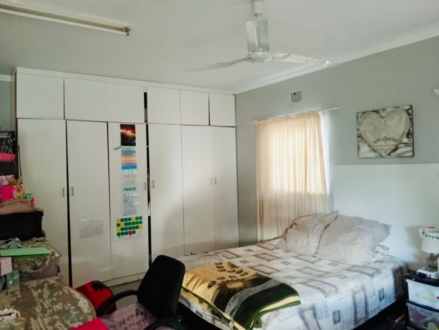 5 Bedroom Property for Sale in Fichardt Park Free State